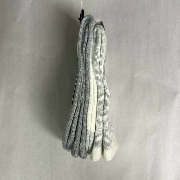 New Cuddl Duds Socks Women’s 2 Pack Light Gray Soft Leg Layering Crew Casual - Picture 3 of 15